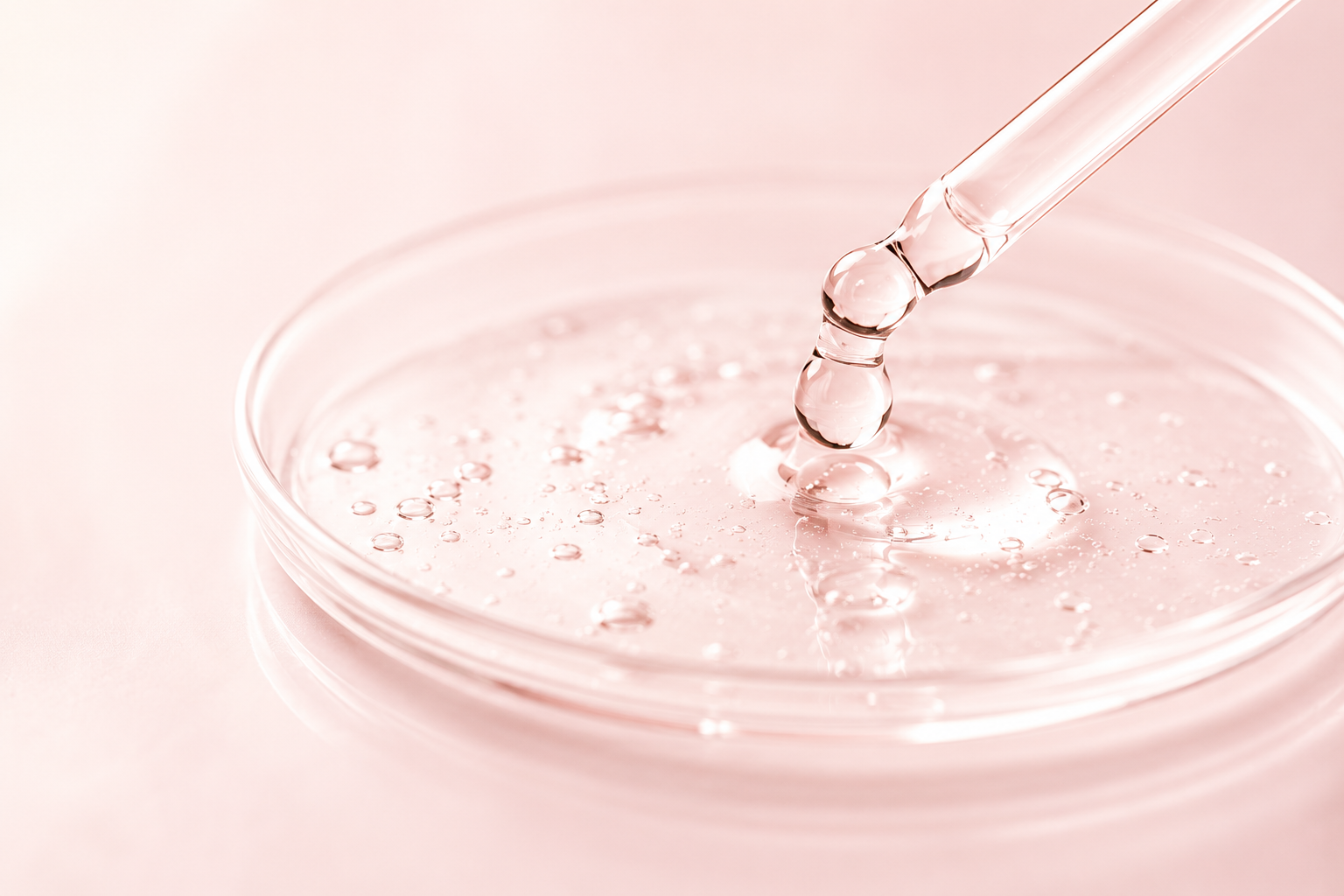 Texture cosmétique et pipette Mona Paris